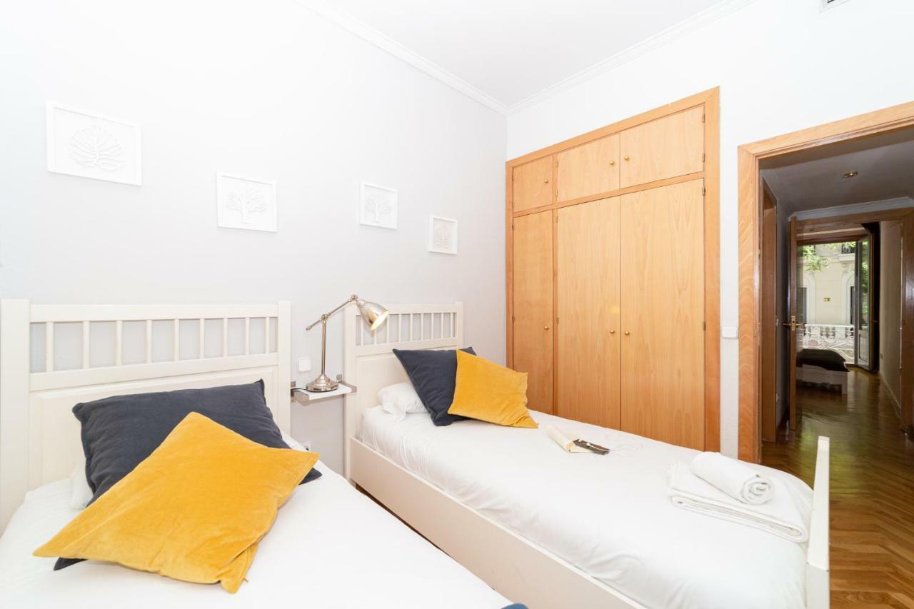 Apartamentos Plaza De Espana Madrid Exterior foto