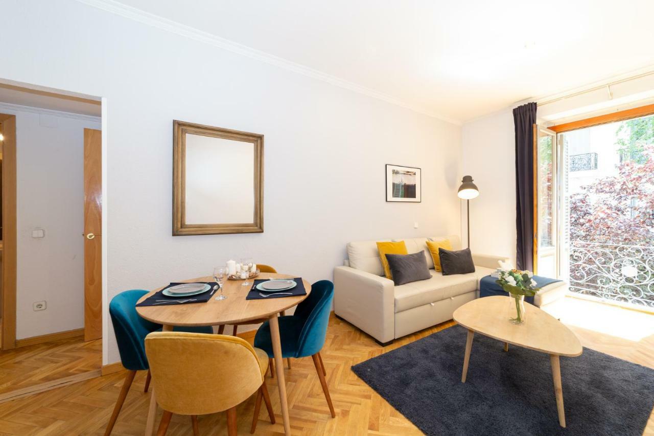 Apartamentos Plaza De Espana Madrid Exterior foto